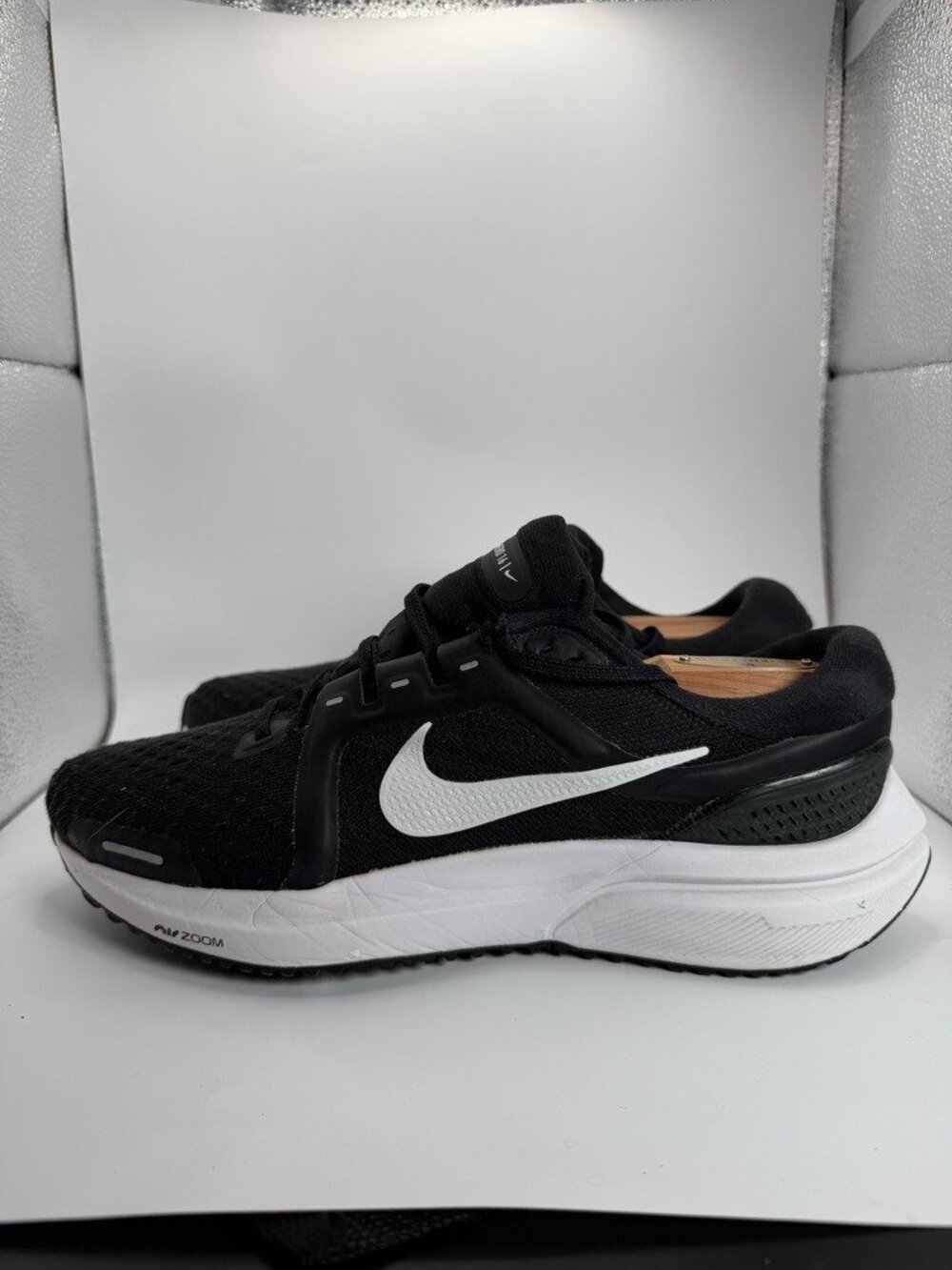 Nike Air Zoom Vomero 16 Shoes Women Size 9 Running Gym Black White DA7698-001 - Picture 5 of 12